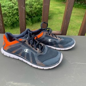 Kids Champion shoe size 4 navy.